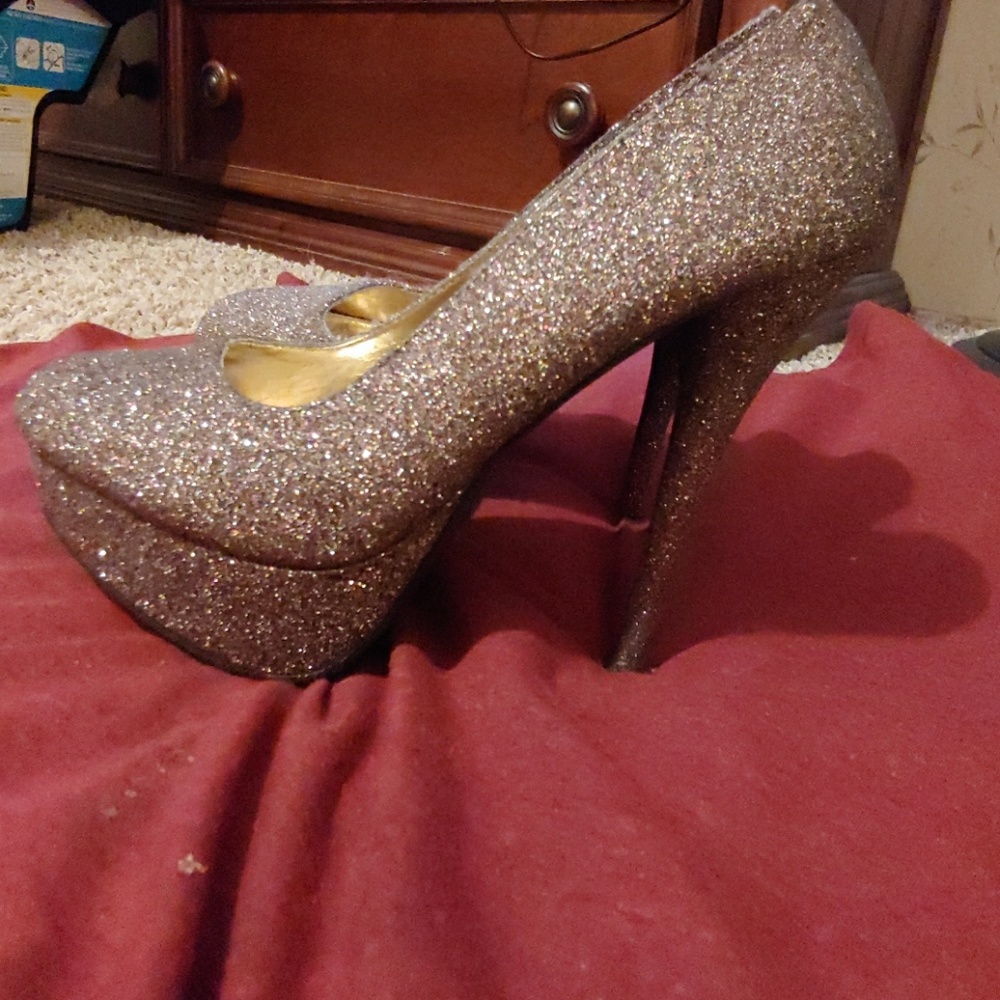 Charlotte russe glittery pumps